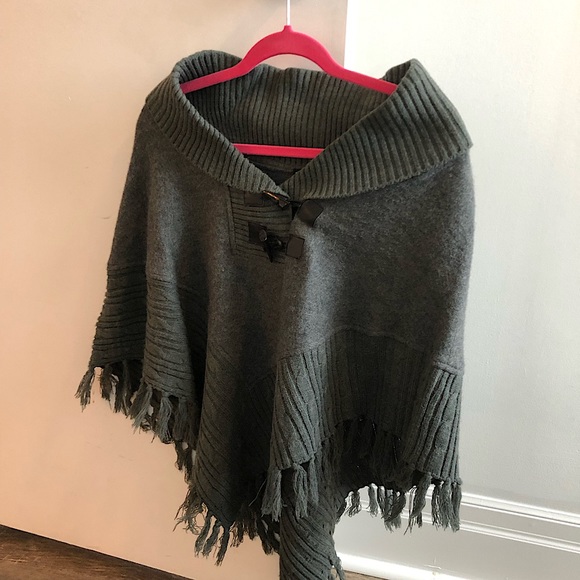 Grey Poncho - Picture 3 of 4